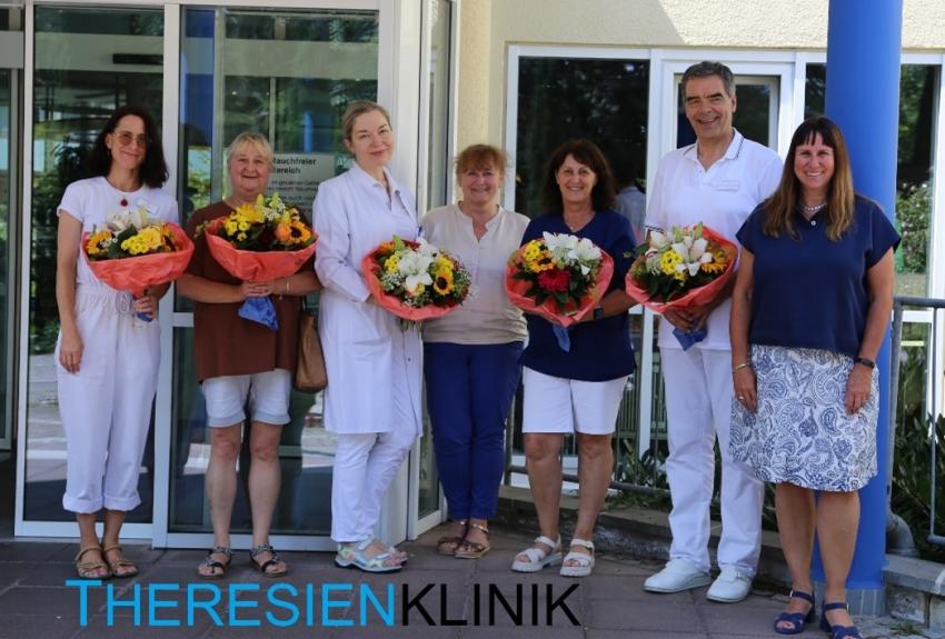 (v.l.n.r Anna-Maria Weygoldt (10), Bettina Fahrion (35), Natalia Lorenz (10), Verwaltungsleiterin Marion Kraus, Sabine Zipfel (10), Chefarzt Dr. Hans-Jürgen Hesselschwerdt (20), Geschäftsführerin Susanne Hierholzer Es fehlen: Alexander Bechtel (10), Gisela Gesinger (10), Christophe Ehret (25) Dr. Jan Christopher Nielsen (10), Sieglinde Bauer (10) 